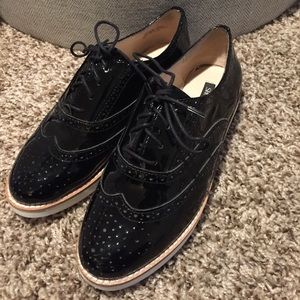 Black patent leather Shoemint low broughes!